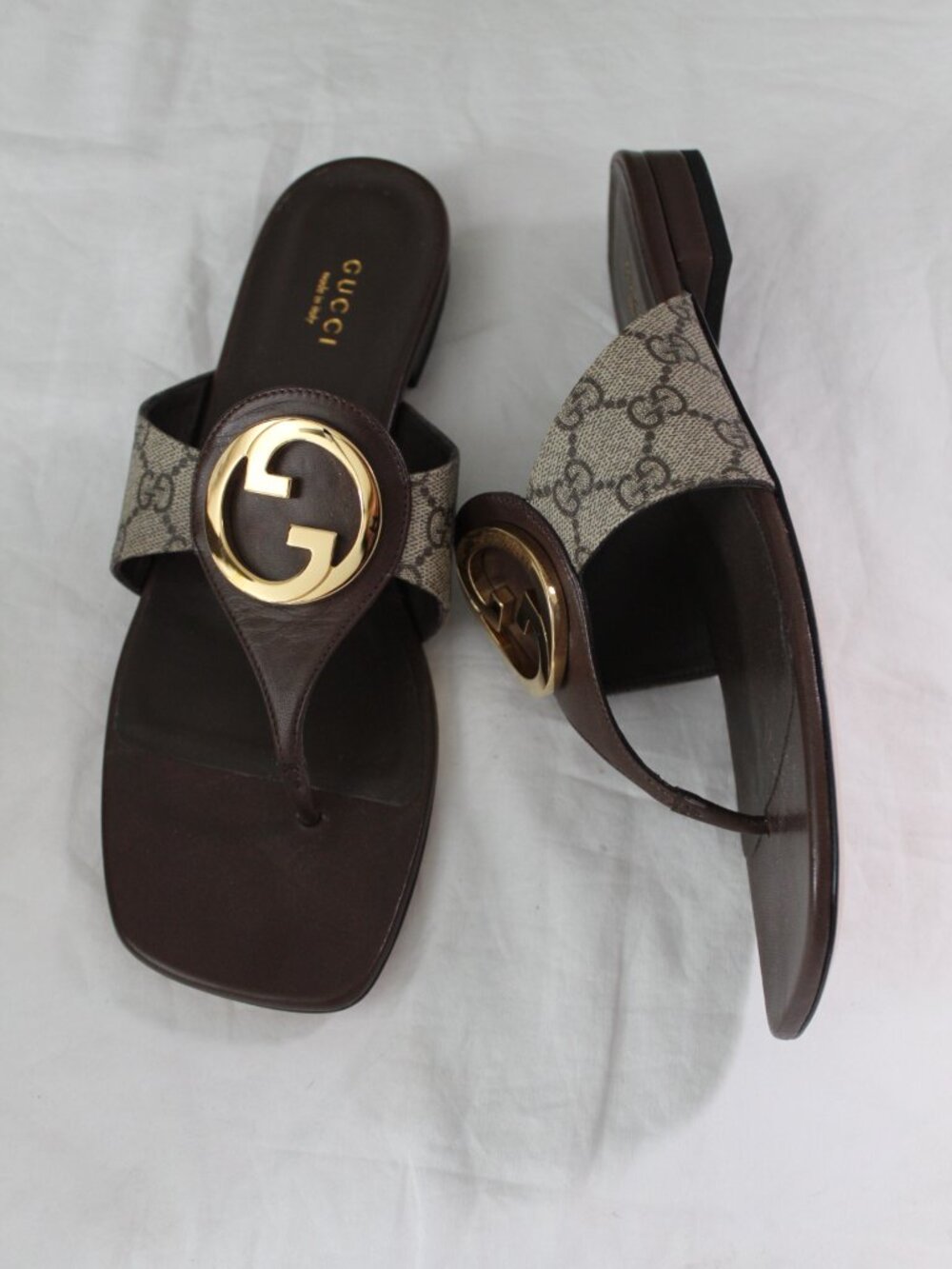 NWB Gucci Interlocking GG Supreme Slides Sandals Flats Thong 40.5 752669